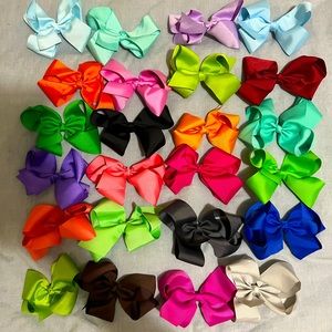 24 hair bows some have been used…. All still in good condition